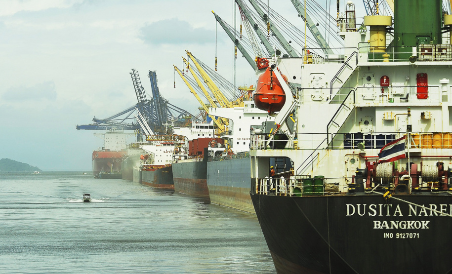 A Administração dos Portos de Paranaguá e Antonina (Appa) vai trabalhar em parceria com a Marinha do Brasil para garantir mais segurança na navegação e no tráfego dos navios em todo o Litoral do Estado. Ivan Bueno/Arquivo APPA