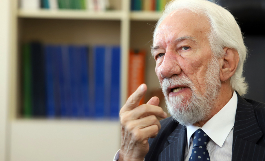 O governador Carlos Massa Ratinho Junior, acompanhou a apresentação das diretrizes de trabalho da nova gestão para a Educação, em encontro com o secretário Renato Feder e funcionários da Secretaria de Educação e do Esporte. Na foto, o vice-governador, Darci Piana. - Curitiba, 17-01-19.Foto: Foto: Rodrigo Félix Leal