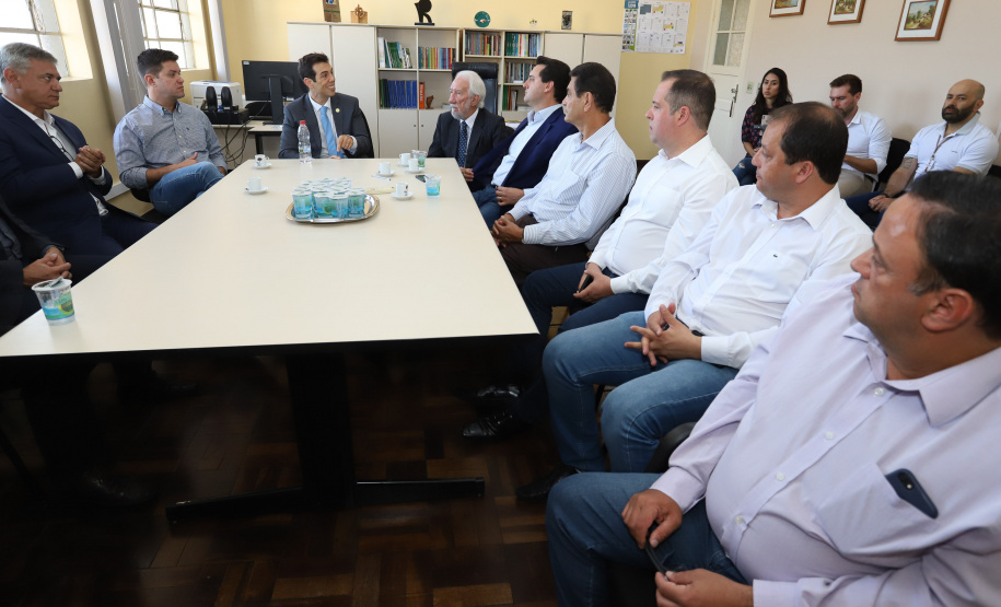 O governador Carlos Massa Ratinho Junior, acompanhou a apresentação das diretrizes de trabalho da nova gestão para a Educação, em encontro com o secretário Renato Feder e funcionários da Secretaria de Educação e do Esporte.Curitiba, 17-01-19.Foto: Foto: Rodrigo Félix Leal