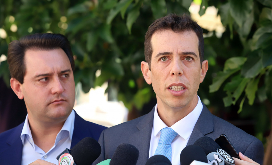 O governador Carlos Massa Ratinho Junior, acompanhou a apresentação das diretrizes de trabalho da nova gestão para a Educação, em encontro com o secretário Renato Feder e funcionários da Secretaria de Educação e do Esporte.Curitiba, 17-01-19.Foto: Foto: Rodrigo Félix Leal