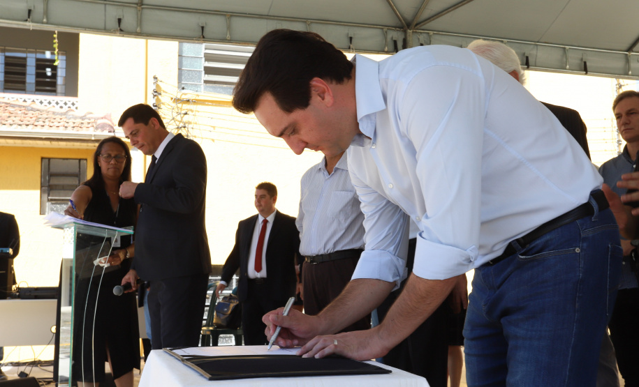 O governador Carlos Massa Ratinho Junior, acompanhou a apresentação das diretrizes de trabalho da nova gestão para a Educação, em encontro com o secretário Renato Feder e funcionários da Secretaria de Educação e do Esporte.Curitiba, 17-01-19.Foto: Foto: Rodrigo Félix Leal