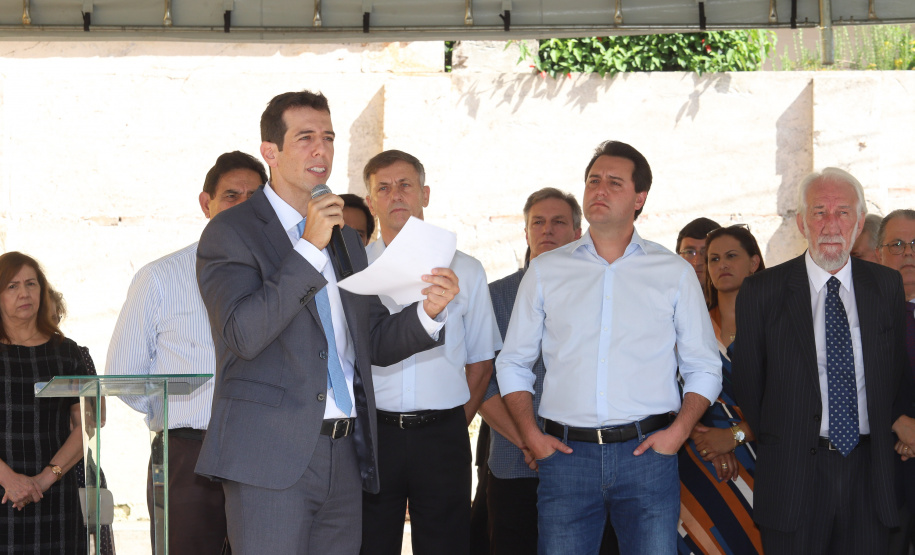 O governador Carlos Massa Ratinho Junior, acompanhou a apresentação das diretrizes de trabalho da nova gestão para a Educação, em encontro com o secretário Renato Feder e funcionários da Secretaria de Educação e do Esporte.Curitiba, 17-01-19.Foto: Foto: Rodrigo Félix Leal