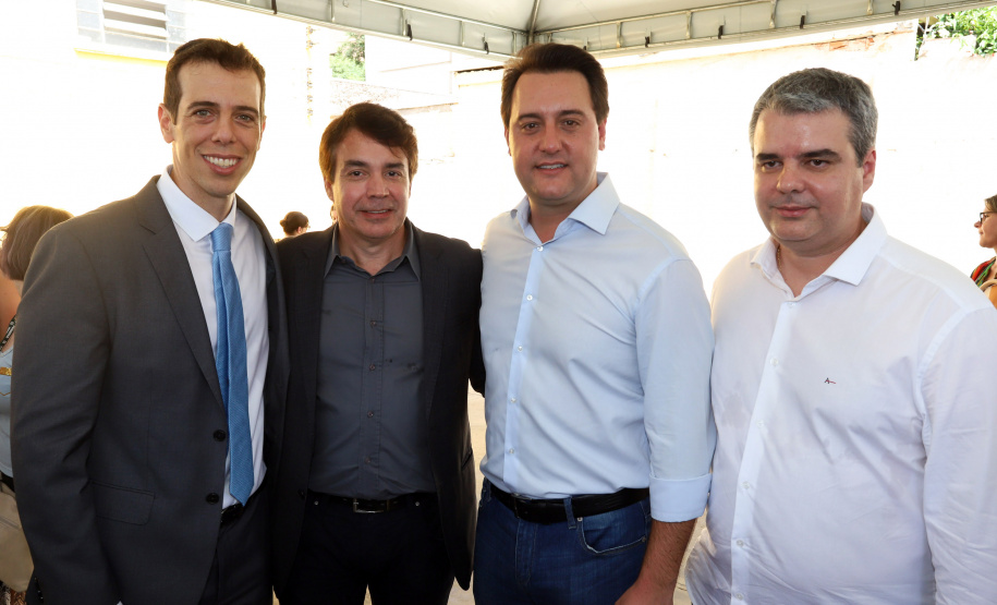 O governador Carlos Massa Ratinho Junior, acompanhou a apresentação das diretrizes de trabalho da nova gestão para a Educação, em encontro com o secretário Renato Feder e funcionários da Secretaria de Educação e do Esporte.Curitiba, 17-01-19.Foto: Foto: Rodrigo Félix Leal