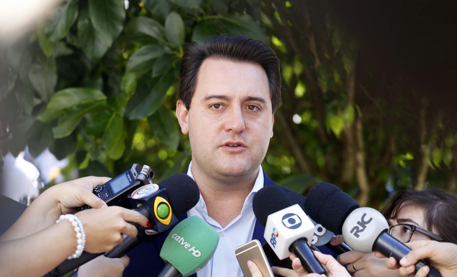 NOVAS DIRETRIZES DA EDUCAÇÃO FORAM APRESENTADAS AO GOVERNADOR. O governador Carlos Massa Ratinho Junior, acompanhou a apresentação das diretrizes de trabalho da nova gestão para a Educação, em encontro com o secretário Renato Feder e funcionários da Secretaria de Educação e do Esporte.Curitiba, 17-01-19.Foto: Arnaldo Alves / ANPr.