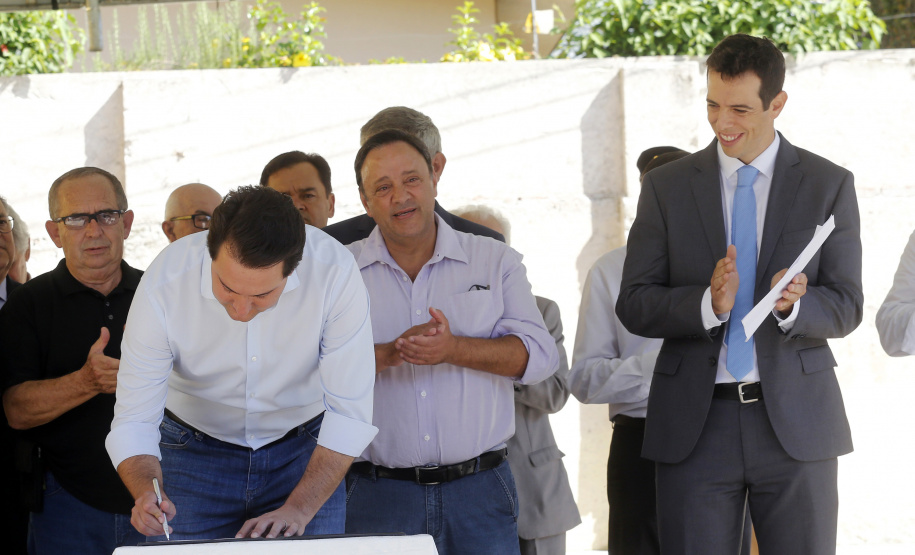 NOVAS DIRETRIZES DA EDUCAÇÃO FORAM APRESENTADAS AO GOVERNADOR. O governador Carlos Massa Ratinho Junior, acompanhou a apresentação das diretrizes de trabalho da nova gestão para a Educação, em encontro com o secretário Renato Feder e funcionários da Secretaria de Educação e do Esporte.Curitiba, 17-01-19.Foto: Arnaldo Alves / ANPr.