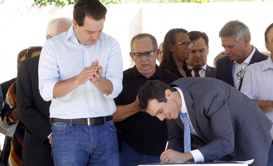 NOVAS DIRETRIZES DA EDUCAÇÃO FORAM APRESENTADAS AO GOVERNADOR. O governador Carlos Massa Ratinho Junior, acompanhou a apresentação das diretrizes de trabalho da nova gestão para a Educação, em encontro com o secretário Renato Feder e funcionários da Secretaria de Educação e do Esporte.Curitiba, 17-01-19.Foto: Arnaldo Alves / ANPr.