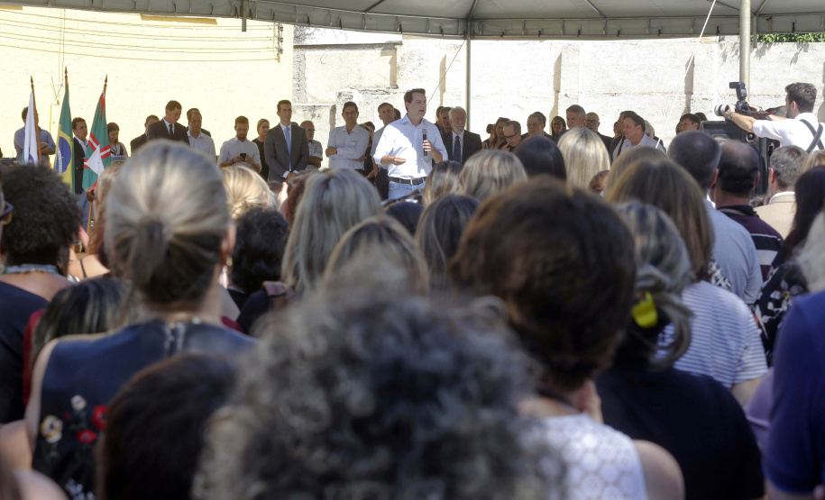 NOVAS DIRETRIZES DA EDUCAÇÃO FORAM APRESENTADAS AO GOVERNADOR. O governador Carlos Massa Ratinho Junior, acompanhou a apresentação das diretrizes de trabalho da nova gestão para a Educação, em encontro com o secretário Renato Feder e funcionários da Secretaria de Educação e do Esporte.Curitiba, 17-01-19.Foto: Arnaldo Alves / ANPr.