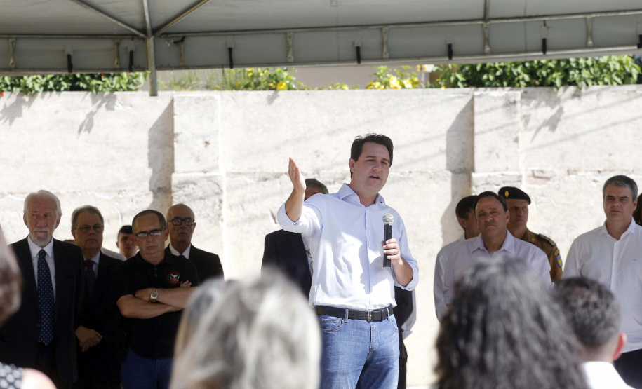 NOVAS DIRETRIZES DA EDUCAÇÃO FORAM APRESENTADAS AO GOVERNADOR. O governador Carlos Massa Ratinho Junior, acompanhou a apresentação das diretrizes de trabalho da nova gestão para a Educação, em encontro com o secretário Renato Feder e funcionários da Secretaria de Educação e do Esporte.Curitiba, 17-01-19.Foto: Arnaldo Alves / ANPr.
