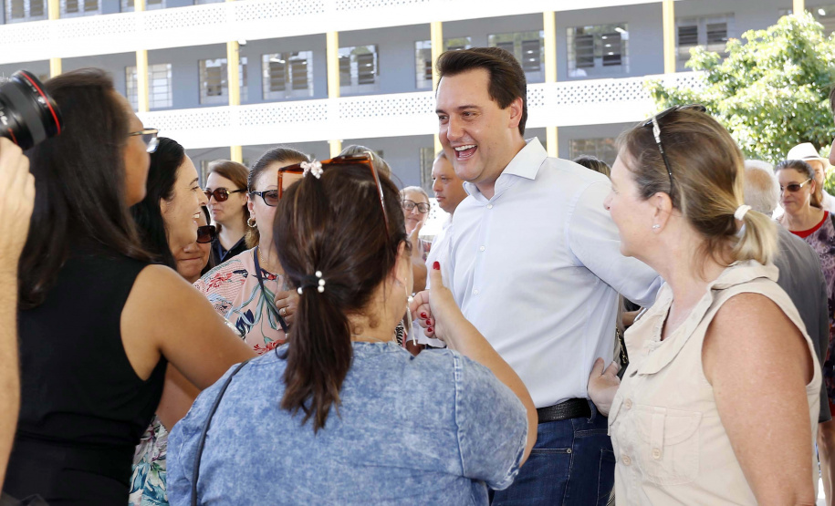 NOVAS DIRETRIZES DA EDUCAÇÃO FORAM APRESENTADAS AO GOVERNADOR. O governador Carlos Massa Ratinho Junior, acompanhou a apresentação das diretrizes de trabalho da nova gestão para a Educação, em encontro com o secretário Renato Feder e funcionários da Secretaria de Educação e do Esporte.Curitiba, 17-01-19.Foto: Arnaldo Alves / ANPr.