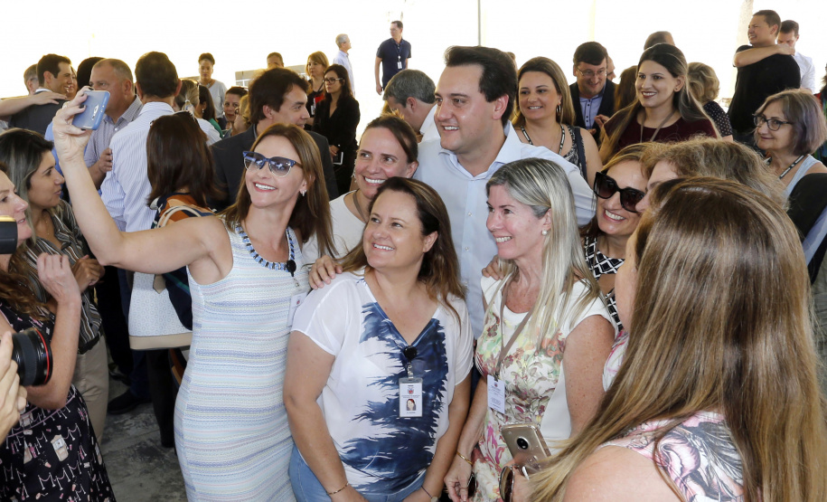 NOVAS DIRETRIZES DA EDUCAÇÃO FORAM APRESENTADAS AO GOVERNADOR. O governador Carlos Massa Ratinho Junior, acompanhou a apresentação das diretrizes de trabalho da nova gestão para a Educação, em encontro com o secretário Renato Feder e funcionários da Secretaria de Educação e do Esporte.Curitiba, 17-01-19.Foto: Arnaldo Alves / ANPr.