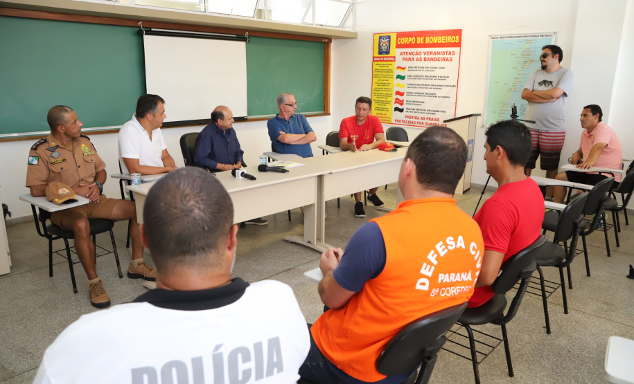 O secretário de Estado de Segurança Pública, Luiz Carbonell, esteve em Guaratuba, no Litoral do Paraná, nesta quinta-feira (17) para avaliar os estragos causados pelo temporal que atingiu a região na quarta-feira e confirmar ações de apoio às pessoas afetadas.  -  Guaratuba, 17/01/2019  -  Foto: José Fernando Ogura/ANPr