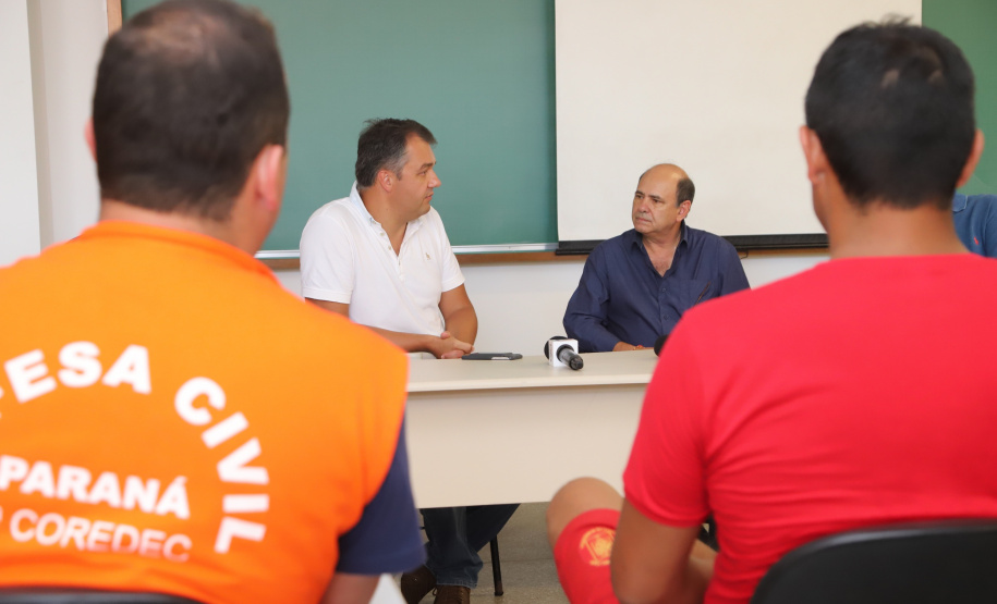 O secretário de Estado de Segurança Pública, Luiz Carbonell, esteve em Guaratuba, no Litoral do Paraná, nesta quinta-feira (17) para avaliar os estragos causados pelo temporal que atingiu a região na quarta-feira e confirmar ações de apoio às pessoas afetadas.  -  Guaratuba, 17/01/2019  -  Foto: José Fernando Ogura/ANPr