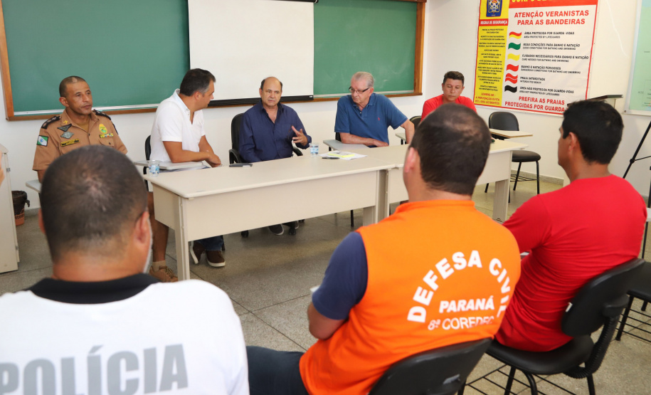 O secretário de Estado de Segurança Pública, Luiz Carbonell, esteve em Guaratuba, no Litoral do Paraná, nesta quinta-feira (17) para avaliar os estragos causados pelo temporal que atingiu a região na quarta-feira e confirmar ações de apoio às pessoas afetadas.  -  Guaratuba, 17/01/2019  -  Foto: José Fernando Ogura/ANPr