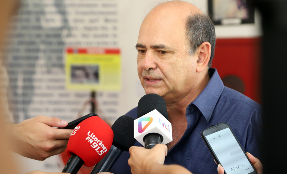 O secretário de Estado de Segurança Pública, Luiz Carbonell, esteve em Guaratuba, no Litoral do Paraná, nesta quinta-feira (17) para avaliar os estragos causados pelo temporal que atingiu a região na quarta-feira e confirmar ações de apoio às pessoas afetadas.  -  Guaratuba, 17/01/2019  -  Foto: José Fernando Ogura/ANPr