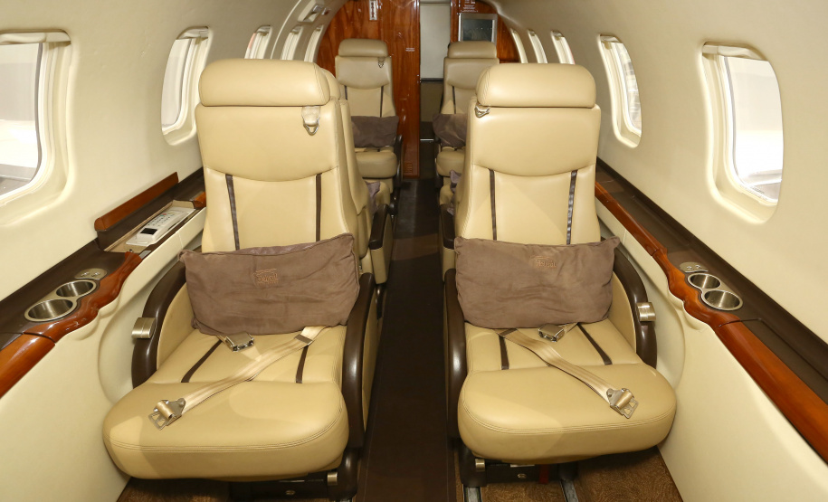 O governador Carlos Massa Ratinho Junior entregou nesta quinta-feira (17) a aeronave que ficava à disposição do poder executivo e ficava baseada em um hangar no Aeroporto do Bacacheri. O término do uso do avião vai gerar uma economia de R$ 4,5 milhões por ano aos cofres públicos.  -  Curitiba, 17/01/2019  -  Foto: Jaelson Lucas/ANPr