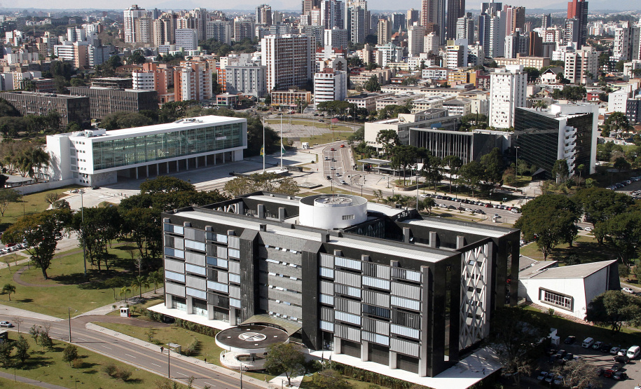 Palácio das Araucárias e Palácio Iguaçu.
Foto: Arnaldo Alves / AENotícias.