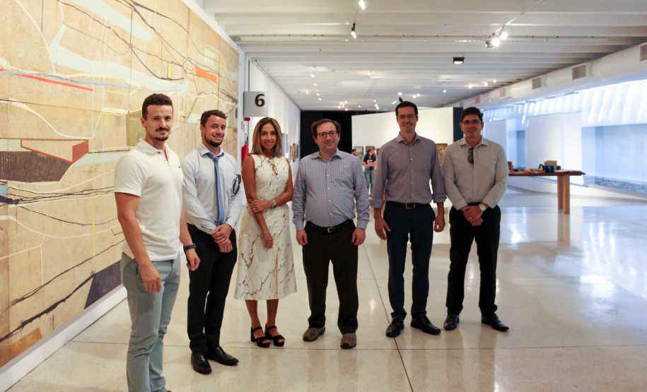 O procurador federal Deltan Dallagnol, coordenador da Operação Lava Jato em Curitiba, e o professor de Harvard, Mathew Stephenson, especializado em estudos sobre corrupção, estiveram no Museu Oscar Niemeyer (MON) nesta sexta-feira (18). Eles foram recebidos pela diretora-presidente Juliana Vosnika. - Curitiba, 18/01/2019 - Foto: Eduardo Alves Cruz/MON