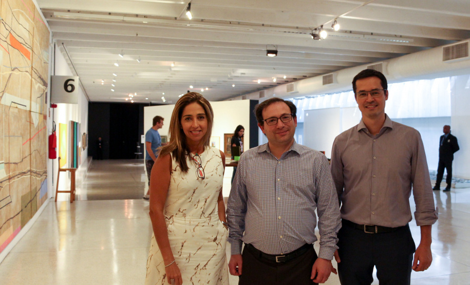 O procurador federal Deltan Dallagnol, coordenador da Operação Lava Jato em Curitiba, e o professor de Harvard, Mathew Stephenson, especializado em estudos sobre corrupção, estiveram no Museu Oscar Niemeyer (MON) nesta sexta-feira (18). Eles foram recebidos pela diretora-presidente Juliana Vosnika. - Curitiba, 18/01/2019 - Foto: Eduardo Alves Cruz/MON