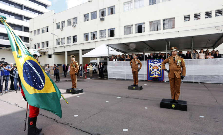 O governador Carlos Massa Ratinho Junior participa da solenidade de troca de comando do Corpo de Bombeiros do Paraná. O coronel Samuel Prestes assume o comando, em substituição ao coronel Antônio Carlos de Morais, que ocupava interinamente o cargo.  -  Curitiba, 21/01/2019  -  Foto: Arnaldo Alves/ANPr