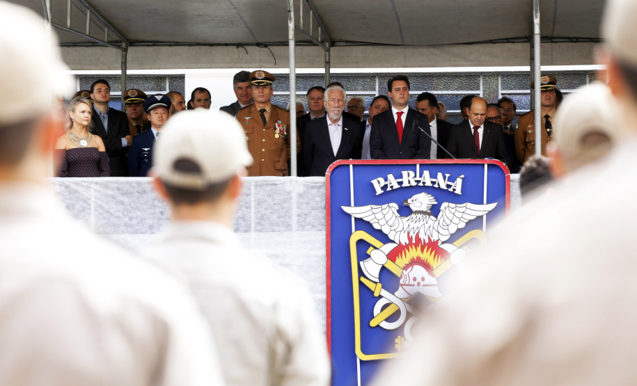 O governador Carlos Massa Ratinho Junior participa da solenidade de troca de comando do Corpo de Bombeiros do Paraná. O coronel Samuel Prestes assume o comando, em substituição ao coronel Antônio Carlos de Morais, que ocupava interinamente o cargo.  -  Curitiba, 21/01/2019  -  Foto: Arnaldo Alves/ANPr