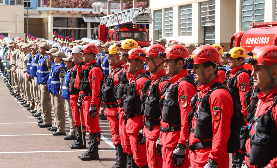 O governador Carlos Massa Ratinho Junior participa da solenidade de troca de comando do Corpo de Bombeiros do Paraná. O coronel Samuel Prestes assume o comando, em substituição ao coronel Antônio Carlos de Morais, que ocupava interinamente o cargo. - Curitiba, 21/01/2019 - Foto: Rodrigo Felix Leal/ANPr