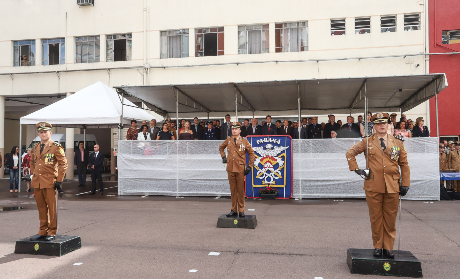 O governador Carlos Massa Ratinho Junior participa da solenidade de troca de comando do Corpo de Bombeiros do Paraná. O coronel Samuel Prestes assume o comando, em substituição ao coronel Antônio Carlos de Morais, que ocupava interinamente o cargo. - Curitiba, 21/01/2019 - Foto: Rodrigo Felix Leal/ANPr