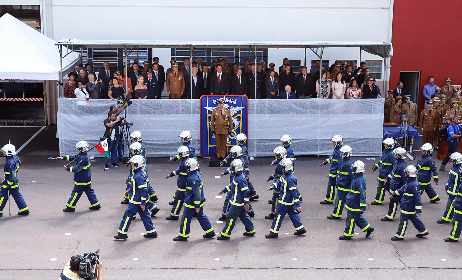 O governador Carlos Massa Ratinho Junior participa da solenidade de troca de comando do Corpo de Bombeiros do Paraná. O coronel Samuel Prestes assume o comando, em substituição ao coronel Antônio Carlos de Morais, que ocupava interinamente o cargo. - Curitiba, 21/01/2019 - Foto: Rodrigo Felix Leal/ANPr