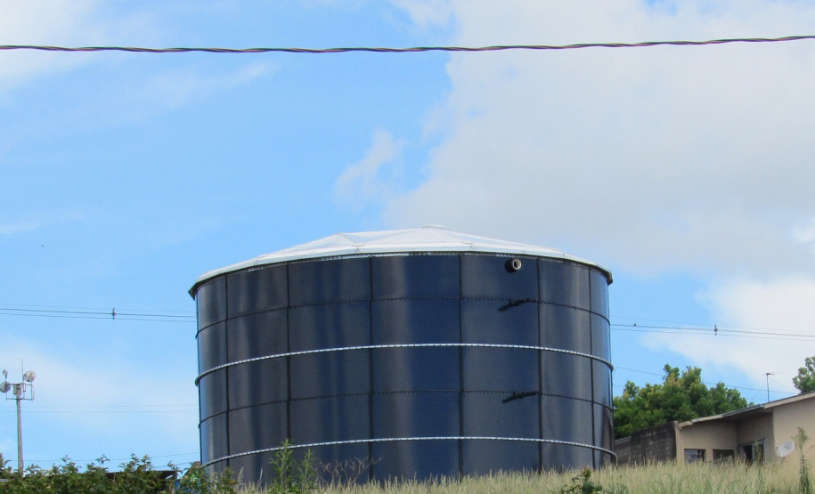 Sanepar investe R$ 40 milhões no abastecimento de Pato Branco. A estação vai tratar 22,8 milhões de litros de água e o sistema vai ter capacidade ampliada para armazenar 13,9 milhões de litros . Na foto, Reservatórios em aço vitrificado serão interligados até abril. - Pato Branco, 21/01/2019 - Foto: Divulgação Sanepar