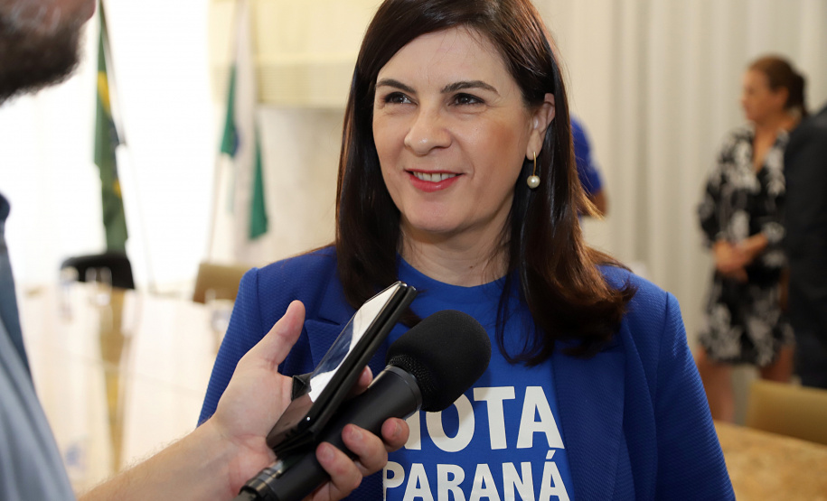 O secretário da Fazenda, Renê Garcia Júnior, entregou nesta segunda-feira (21) os três principais prêmios do 38º sorteio do Nota Paraná, que aconteceu no último dia 10 de janeiro