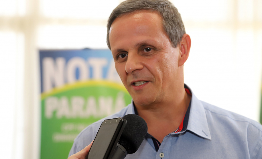 O secretário da Fazenda, Renê Garcia Júnior, entregou nesta segunda-feira (21) os três principais prêmios do 38º sorteio do Nota Paraná, que aconteceu no último dia 10 de janeiro