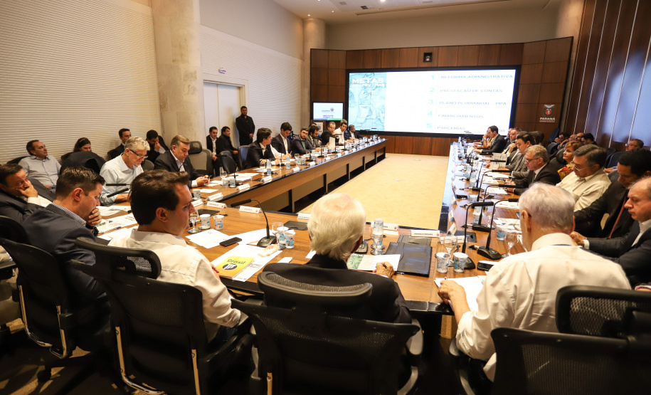 O governador Carlos Massa Ratinho Junior determinou a contratação de uma auditoria externa para avaliar as folhas de pagamento dos servidores ativos do Poder Executivo e inativos da Paranaprevidência (todos os Poderes). - Curitiba, 22/01/2019 - Foto: Rodrigo Félix Leal