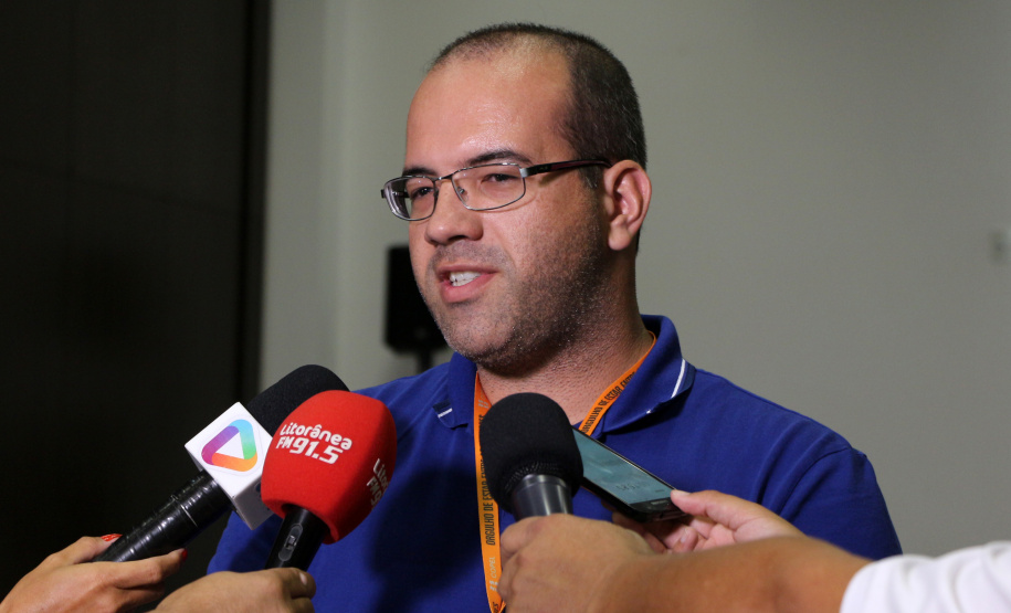 A temporada de verão no Paraná fechou os primeiros 30 dias e os serviços do Governo do Estado foram marcantes ao proporcionarem mais segurança, alternativas de lazer e serviços gratuitos ao veranista. Na foto, o gerente da Agência da Copel de Matinhos, Giulliano Casagrande - Litoral do Paraná, Operação Verão, 22/01/2019 - Foto: Divulgação PMPR