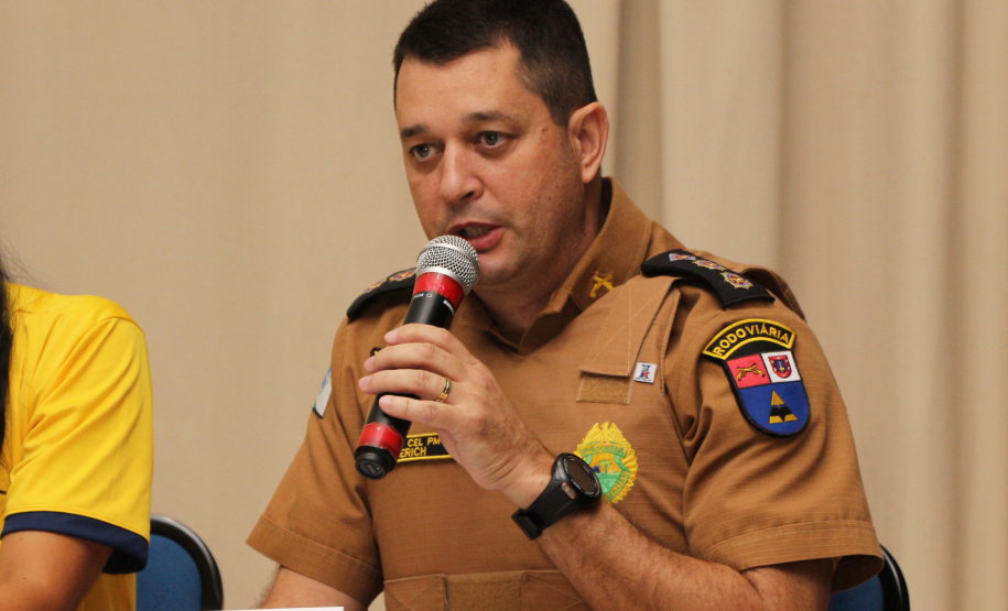 A temporada de verão no Paraná fechou os primeiros 30 dias e os serviços do Governo do Estado foram marcantes ao proporcionarem mais segurança, alternativas de lazer e serviços gratuitos ao veranista. Na foto, o te.coronel Erich Wagner Osternac, da Polícia Rodoviária. - Litoral do Paraná, Operação Verão, 22/01/2019 - Foto: Divulgação PMPR