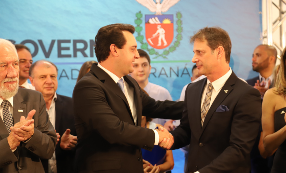 O governador Carlos Massa Ratinho Junior afirmou nesta quarta-feira (23), na solenidade de comemoração pelos 56 anos da Sanepar e de posse da nova diretoria, que a missão da empresa é avançar em oferta de água e sistema de esgoto, chegando a localidades que ainda não contam com estes serviços.Foto: José Fernando Ogura/ANPr