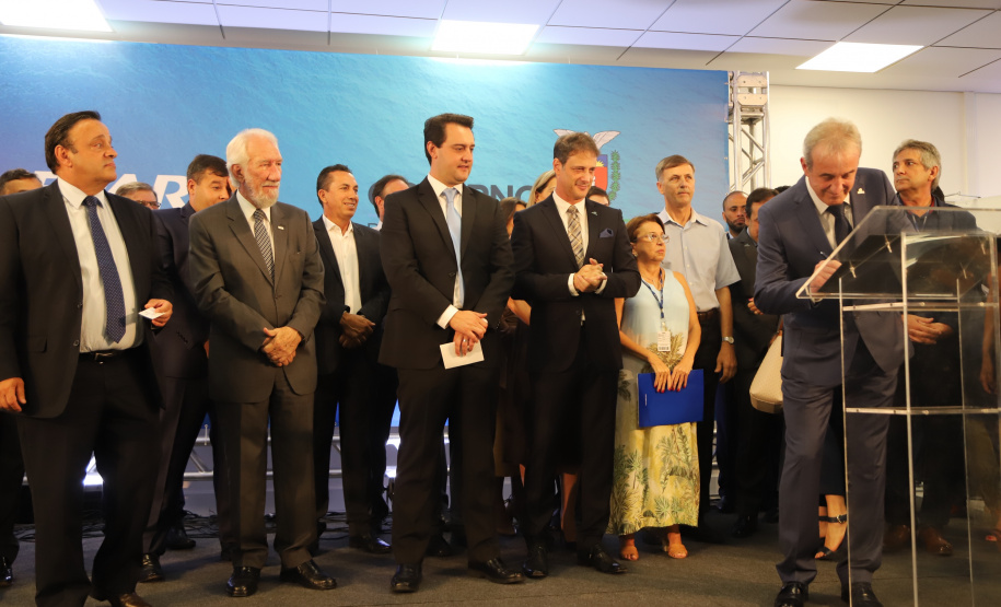 O governador Carlos Massa Ratinho Junior afirmou nesta quarta-feira (23), na solenidade de comemoração pelos 56 anos da Sanepar e de posse da nova diretoria, que a missão da empresa é avançar em oferta de água e sistema de esgoto, chegando a localidades que ainda não contam com estes serviços.Foto: José Fernando Ogura/ANPr