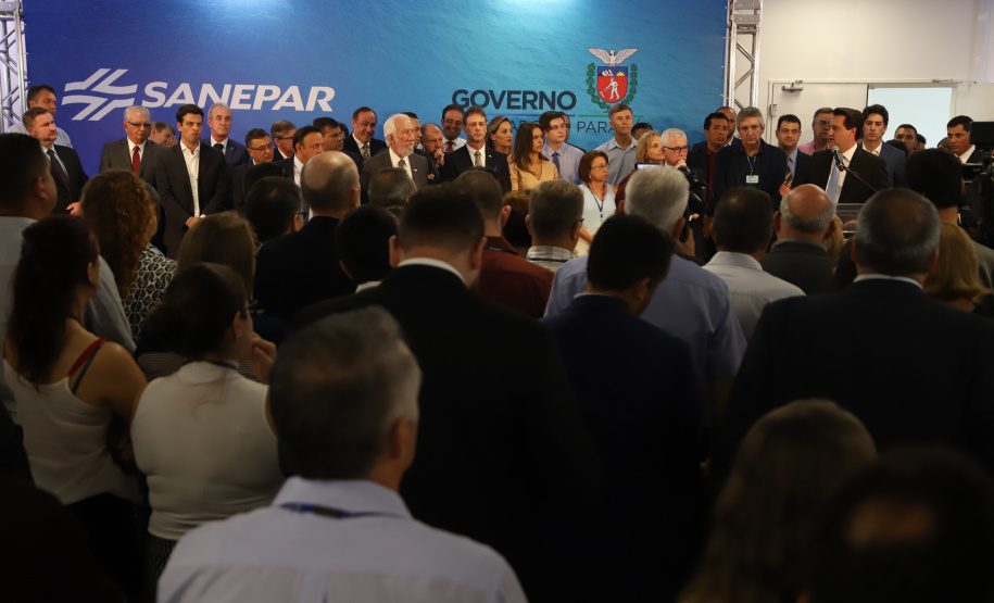 O governador Carlos Massa Ratinho Junior afirmou nesta quarta-feira (23), na solenidade de comemoração pelos 56 anos da Sanepar e de posse da nova diretoria, que a missão da empresa é avançar em oferta de água e sistema de esgoto, chegando a localidades que ainda não contam com estes serviços.Foto: José Fernando Ogura/ANPr