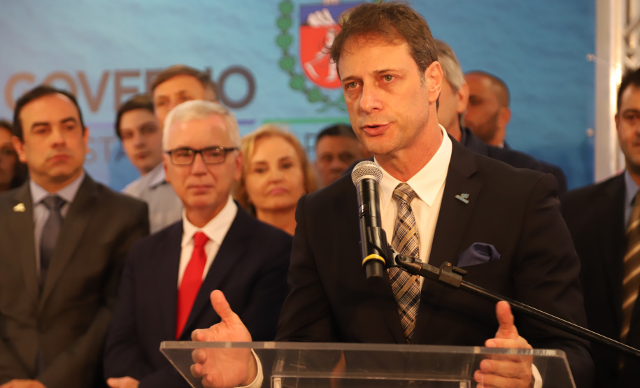 O governador Carlos Massa Ratinho Junior afirmou nesta quarta-feira (23), na solenidade de comemoração pelos 56 anos da Sanepar e de posse da nova diretoria, que a missão da empresa é avançar em oferta de água e sistema de esgoto, chegando a localidades que ainda não contam com estes serviços.Foto: José Fernando Ogura/ANPr