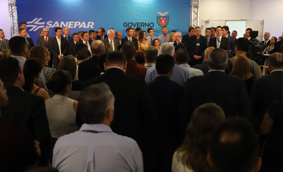 O governador Carlos Massa Ratinho Junior afirmou nesta quarta-feira (23), na solenidade de comemoração pelos 56 anos da Sanepar e de posse da nova diretoria, que a missão da empresa é avançar em oferta de água e sistema de esgoto, chegando a localidades que ainda não contam com estes serviços.Foto: José Fernando Ogura/ANPr