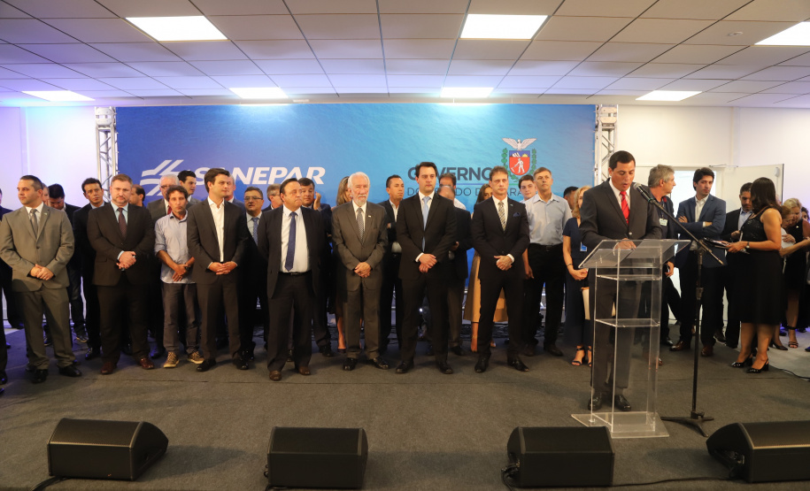 O governador Carlos Massa Ratinho Junior afirmou nesta quarta-feira (23), na solenidade de comemoração pelos 56 anos da Sanepar e de posse da nova diretoria, que a missão da empresa é avançar em oferta de água e sistema de esgoto, chegando a localidades que ainda não contam com estes serviços.Foto: José Fernando Ogura/ANPr
