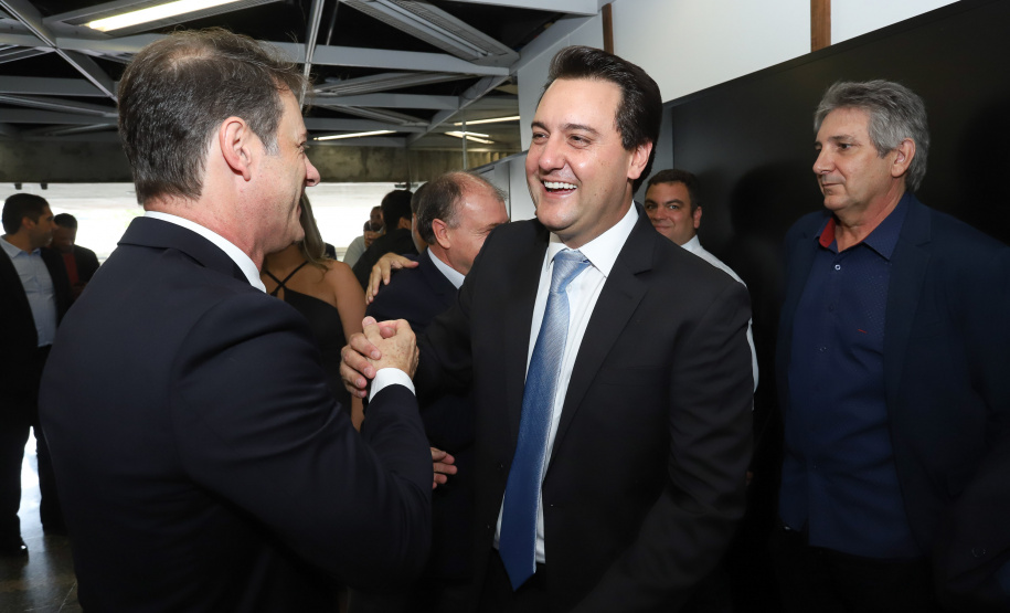 O governador Carlos Massa Ratinho Junior afirmou nesta quarta-feira (23), na solenidade de comemoração pelos 56 anos da Sanepar e de posse da nova diretoria, que a missão da empresa é avançar em oferta de água e sistema de esgoto, chegando a localidades que ainda não contam com estes serviços.Foto: Rodrigo Felix Leal/ANPr