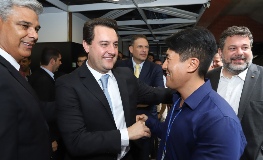 O governador Carlos Massa Ratinho Junior afirmou nesta quarta-feira (23), na solenidade de comemoração pelos 56 anos da Sanepar e de posse da nova diretoria, que a missão da empresa é avançar em oferta de água e sistema de esgoto, chegando a localidades que ainda não contam com estes serviços.Foto: Rodrigo Felix Leal/ANPr