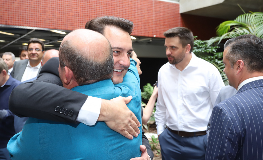 O governador Carlos Massa Ratinho Junior afirmou nesta quarta-feira (23), na solenidade de comemoração pelos 56 anos da Sanepar e de posse da nova diretoria, que a missão da empresa é avançar em oferta de água e sistema de esgoto, chegando a localidades que ainda não contam com estes serviços.Foto: Rodrigo Felix Leal/ANPr