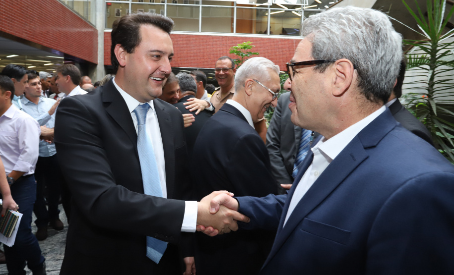 O governador Carlos Massa Ratinho Junior afirmou nesta quarta-feira (23), na solenidade de comemoração pelos 56 anos da Sanepar e de posse da nova diretoria, que a missão da empresa é avançar em oferta de água e sistema de esgoto, chegando a localidades que ainda não contam com estes serviços.Foto: Rodrigo Felix Leal/ANPr