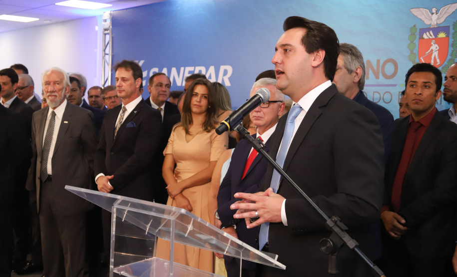 O governador Carlos Massa Ratinho Junior afirmou nesta quarta-feira (23), na solenidade de comemoração pelos 56 anos da Sanepar e de posse da nova diretoria, que a missão da empresa é avançar em oferta de água e sistema de esgoto, chegando a localidades que ainda não contam com estes serviços.Foto: Rodrigo Felix Leal/ANPr