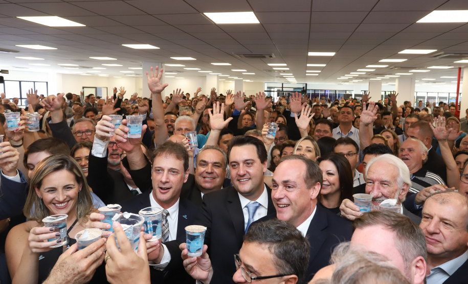 O governador Carlos Massa Ratinho Junior afirmou nesta quarta-feira (23), na solenidade de comemoração pelos 56 anos da Sanepar e de posse da nova diretoria, que a missão da empresa é avançar em oferta de água e sistema de esgoto, chegando a localidades que ainda não contam com estes serviços.Foto: Rodrigo Felix Leal/ANPr