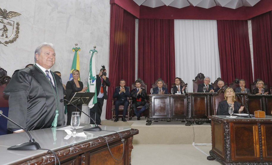 GOVERNADOR PARTICIPA DA POSSE DO PRESIDENTE DO TCE. O governador Carlos Massa Ratinho Junior participa da posse de Nestor Baptista na Presidência do Tribunal de Contas do Estado do Paraná. - Curitiba, 23-01-19Foto: Arnaldo Alves / ANPr.