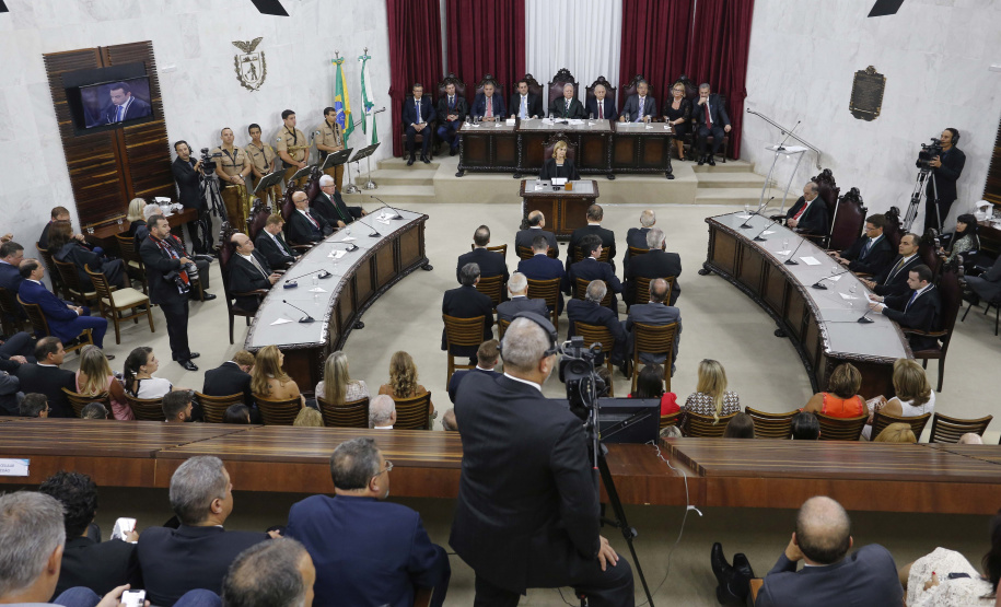 GOVERNADOR PARTICIPA DA POSSE DO PRESIDENTE DO TCE. O governador Carlos Massa Ratinho Junior participa da posse de Nestor Baptista na Presidência do Tribunal de Contas do Estado do Paraná. - Curitiba, 23-01-19Foto: Arnaldo Alves / ANPr.