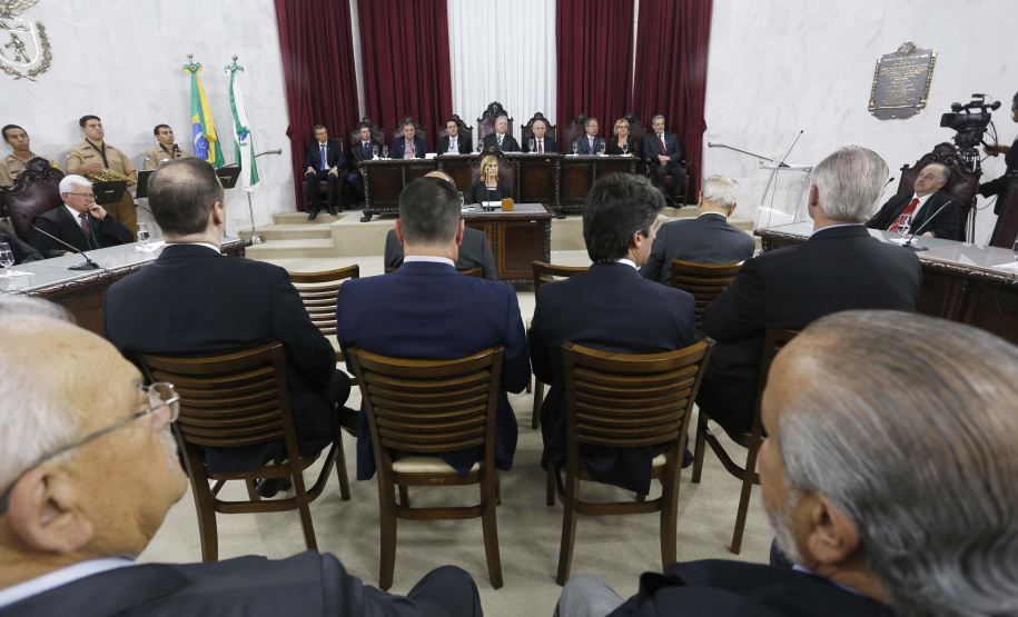 GOVERNADOR PARTICIPA DA POSSE DO PRESIDENTE DO TCE. O governador Carlos Massa Ratinho Junior participa da posse de Nestor Baptista na Presidência do Tribunal de Contas do Estado do Paraná. - Curitiba, 23-01-19Foto: Arnaldo Alves / ANPr.