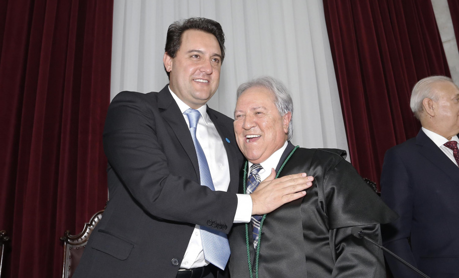 GOVERNADOR PARTICIPA DA POSSE DO PRESIDENTE DO TCE. O governador Carlos Massa Ratinho Junior participa da posse de Nestor Baptista na Presidência do Tribunal de Contas do Estado do Paraná. - Curitiba, 23-01-19Foto: Arnaldo Alves / ANPr.