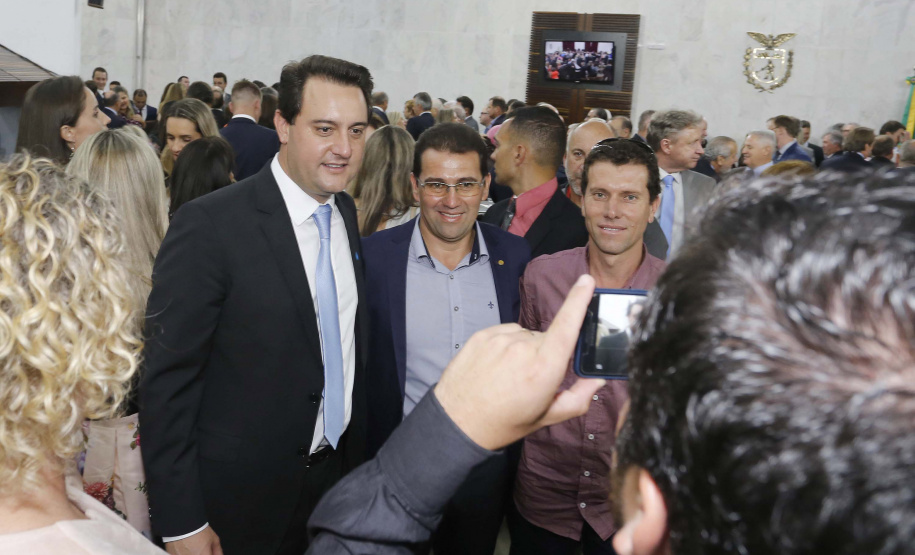 GOVERNADOR PARTICIPA DA POSSE DO PRESIDENTE DO TCE. O governador Carlos Massa Ratinho Junior participa da posse de Nestor Baptista na Presidência do Tribunal de Contas do Estado do Paraná. - Curitiba, 23-01-19Foto: Arnaldo Alves / ANPr.